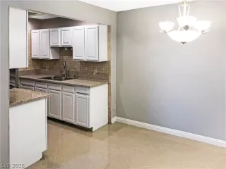 Photo #5: 2054239 Listing