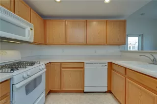 Photo #1: 2054318 Listing