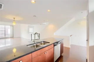 Photo #6: 2054337 Listing