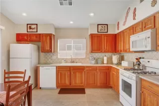 Photo #3: 2054623 Listing