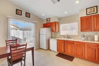 Photo #4: 2054623 Listing