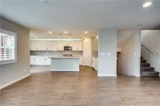 Photo #5: 2054703 Listing