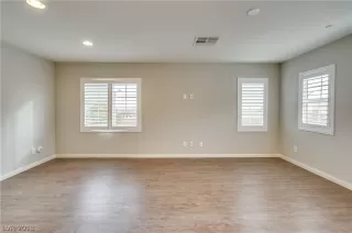 Photo #6: 2054703 Listing