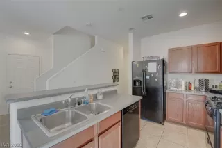 Photo #5: 2054789 Listing