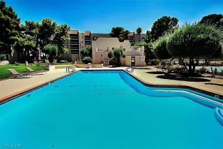 Photo #6: 2054812 Listing