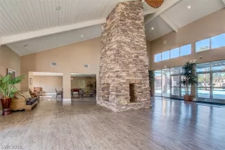Photo #5: 2054821 Listing