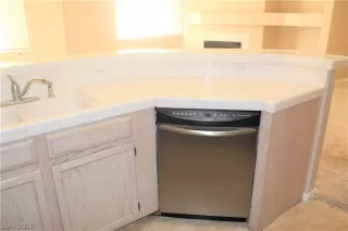 Photo #3: 2054929 Listing 