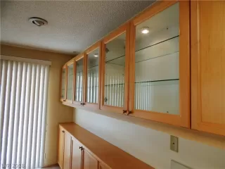 Photo #5: 2054942 Listing