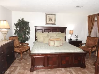 Photo #5: 2055026 Listing