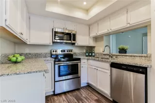 Photo #5: 2055098 Listing