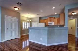 Photo #5: 2055346 Listing 