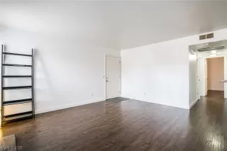 Photo #3: 2055461 Listing