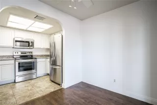 Photo #4: 2055461 Listing