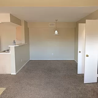 Photo #5: 2055557 Listing