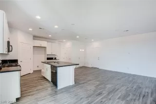 Photo #4: 2055892 Listing