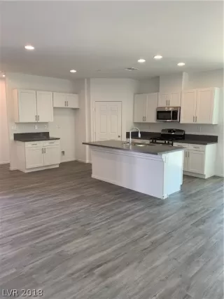 Photo #5: 2055892 Listing