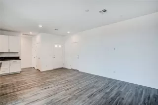 Photo #6: 2055892 Listing