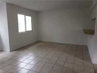 Photo #4: 2055912 Listing