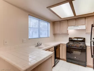 Photo #3: 2056011 Listing