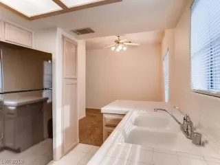 Photo #4: 2056011 Listing