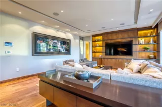 Photo #5: 2056068 Listing 