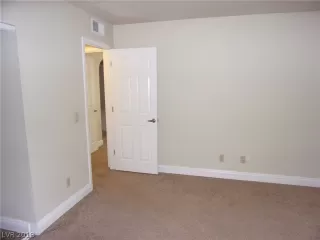 Photo #5: 2056088 Listing 