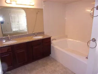 Photo #6: 2056088 Listing 