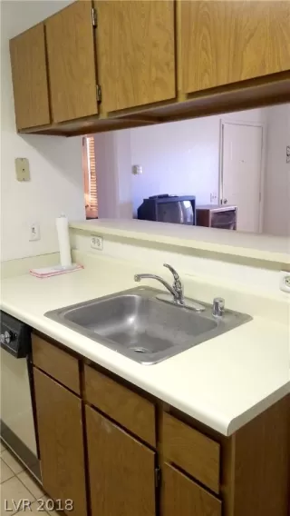 Photo #5: 2056107 Listing 