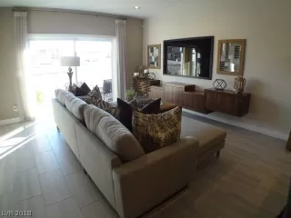 Photo #4: 2056290 Listing