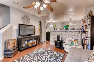 Photo #3: 2056299 Listing