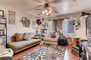 Photo #5: 2056299 Listing