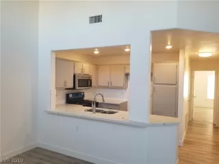 Photo #5: 2056449 Listing