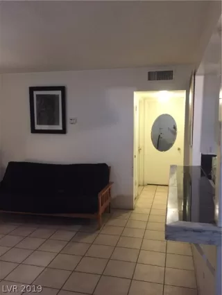 Photo #3: 2056589 Listing