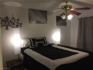 Photo #5: 2056589 Listing