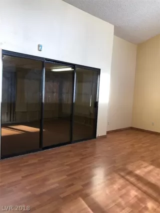 Photo #5: 2056706 Listing 