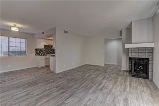 Photo #5: 2056789 Listing 
