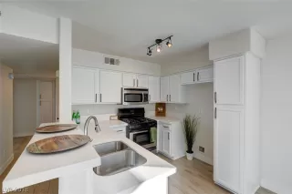 Photo #3: 2056796 Listing