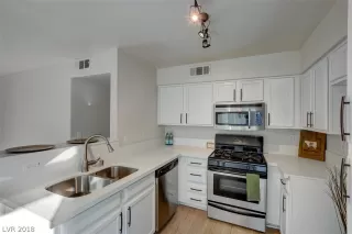 Photo #4: 2056796 Listing