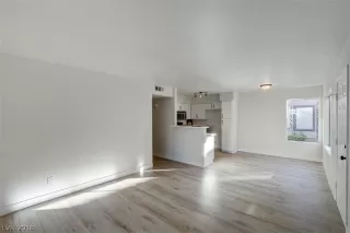 Photo #5: 2056796 Listing