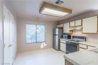 Photo #4: 2056815 Listing