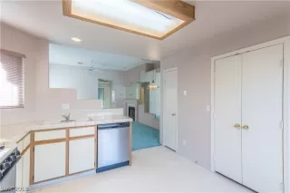 Photo #6: 2056815 Listing