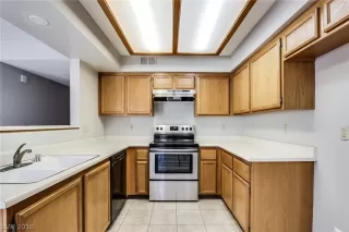 Photo #3: 2056882 Listing