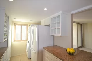 Photo #5: 2056932 Listing