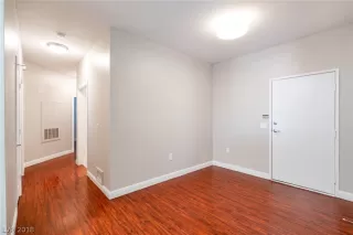 Photo #5: 2057226 Listing