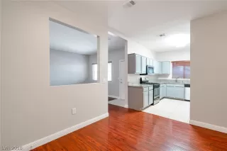 Photo #6: 2057226 Listing