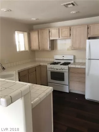 Photo #4: 2057365 Listing