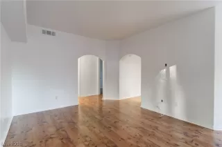 Photo #3: 2057598 Listing