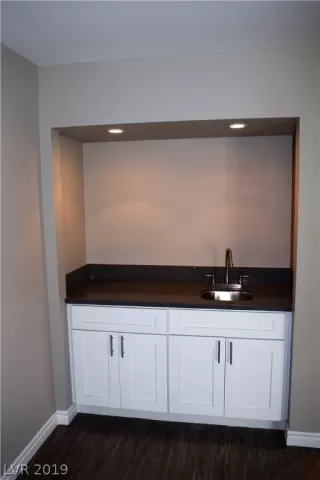 Photo #4: 2057655 Listing 