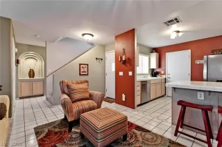 Photo #4: 2057664 Listing