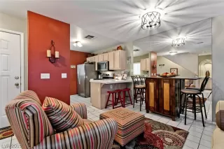 Photo #5: 2057664 Listing